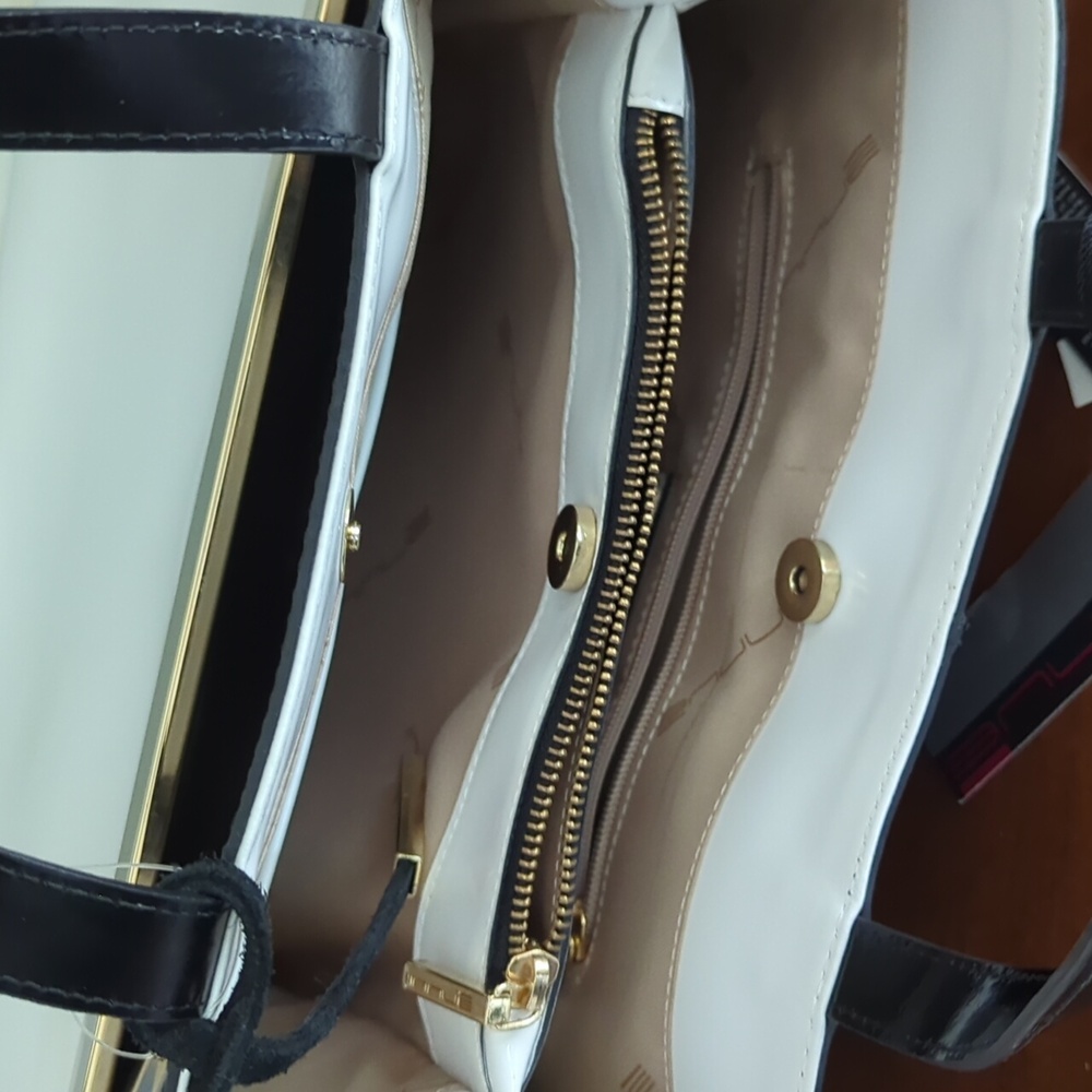 INNUE Leather Handbag - Picture 7 of 9
